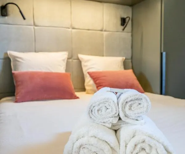 In St Raph 아파트